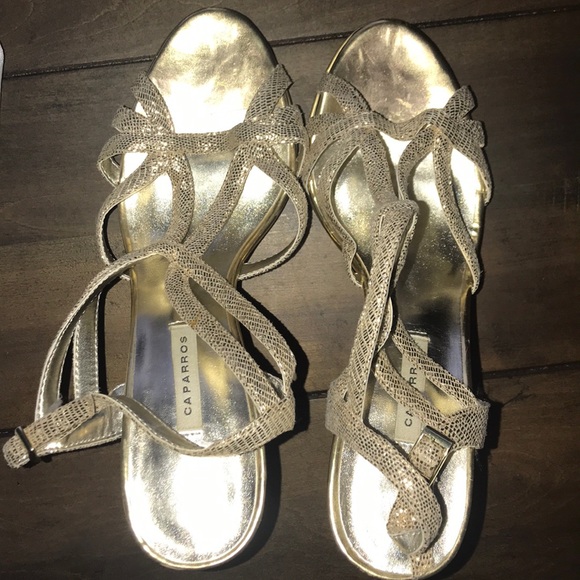 Gold high heels pre owned good 😊👠 - Picture 2 of 10